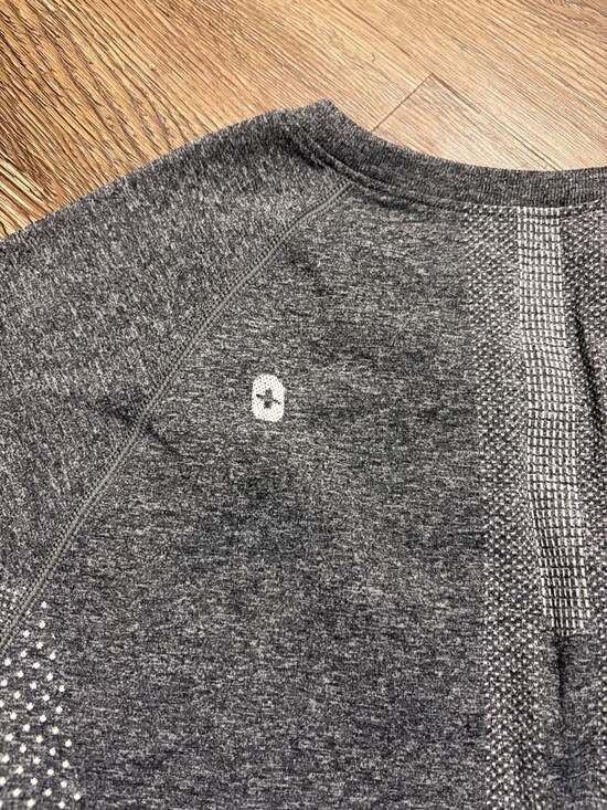 FIGS XL Salta Seamless Longsleeve Underscrub in Graphite - Picture 5 of 9